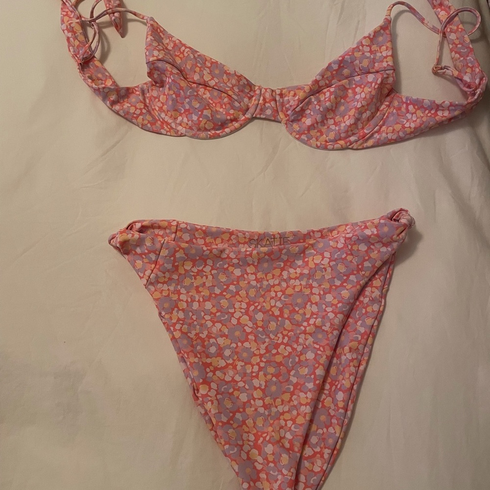 Skatie bottoms , sz lg , new without tags, never been worn, leopard print